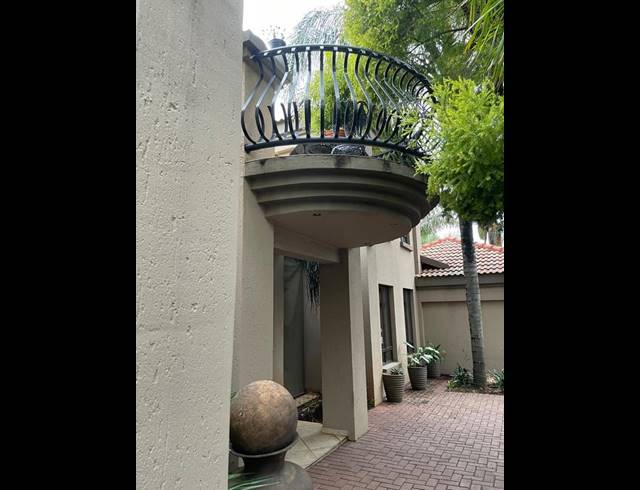 3 BEDROOM TOWNHOUSE FOR SALE IN AERORAND